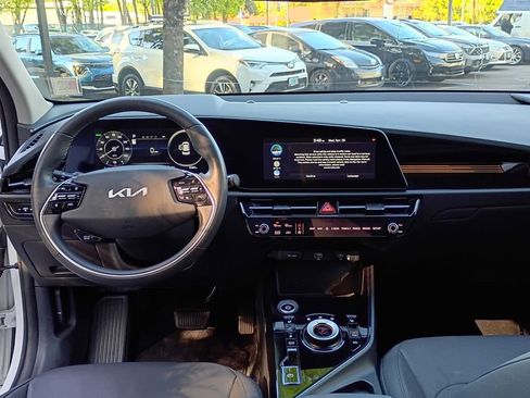 Used 2024 Kia Niro Wind w/ Wind Preserve Package FWD image 17