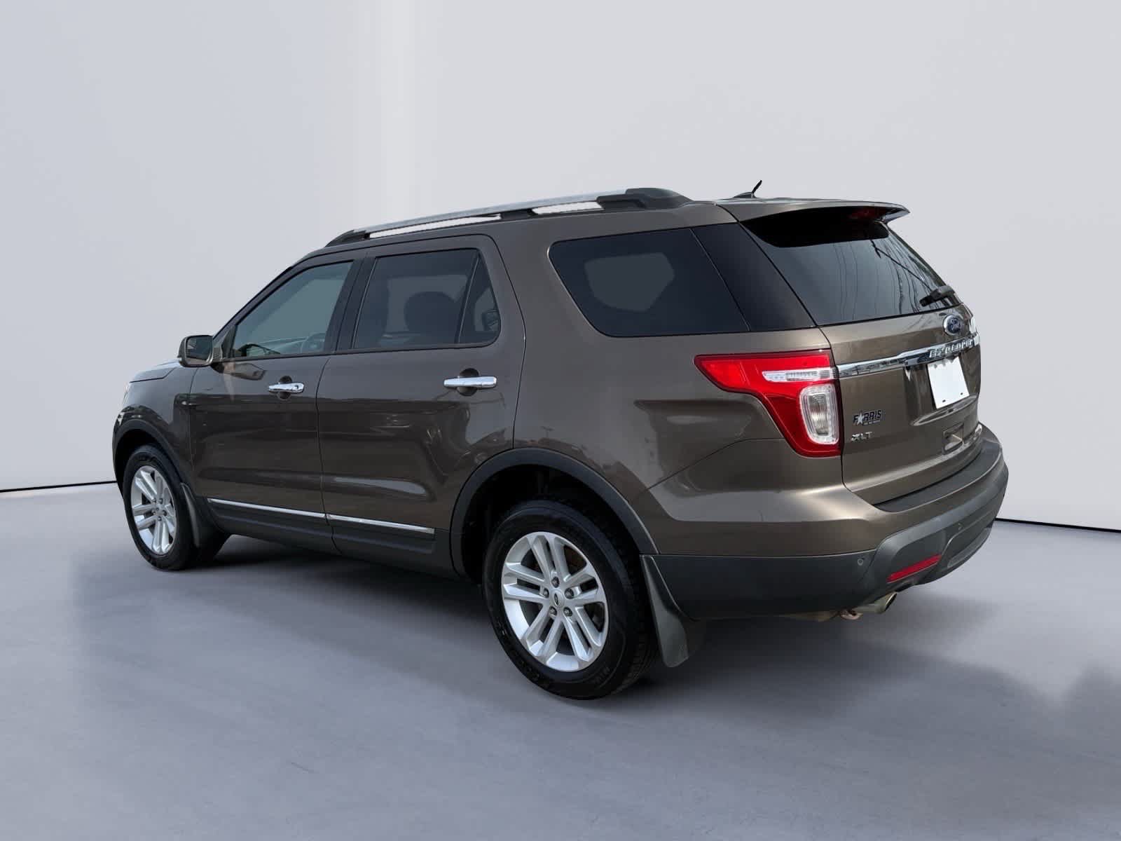 Used 2015 Ford Explorer XLT w/ Equipment Group 201A AWD/4WD image 3