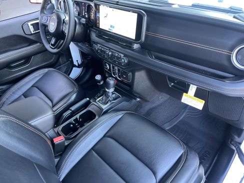 New 2025 Jeep Gladiator Sport image 25