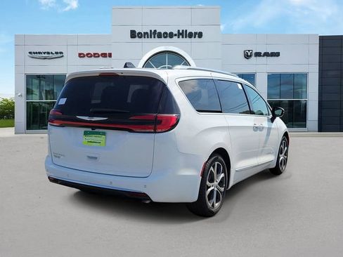 New 2026 Chrysler Pacifica Pinnacle image 4