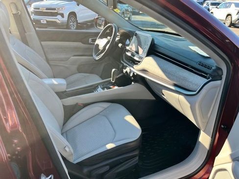 Used 2022 Jeep Compass Latitude w/ Sun and Sound Group image 22