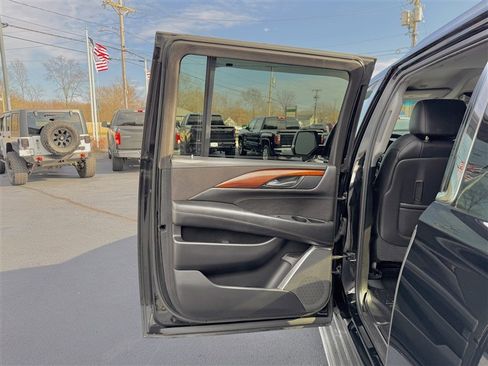 Used 2015 Cadillac Escalade ESV 4WD image 13