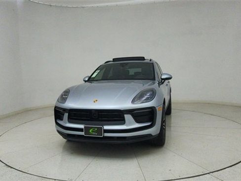Used 2024 Porsche Macan w/ Premium Plus Package image 65