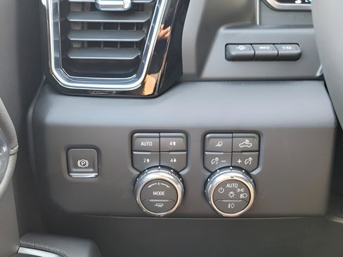 New 2026 GMC Sierra 3500 Denali w/ Denali Reserve Package image 27