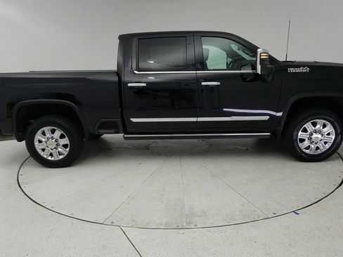 Used 2024 Chevrolet Silverado 2500 High Country w/ Technology Package AWD/4WD image 7