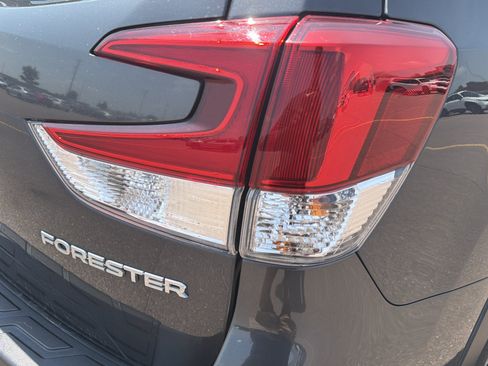 Certified 2021 Subaru Forester Premium AWD/4WD image 17