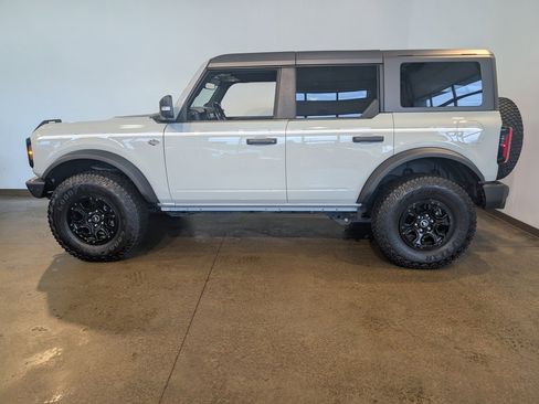 Used 2024 Ford Bronco Wildtrak image 3