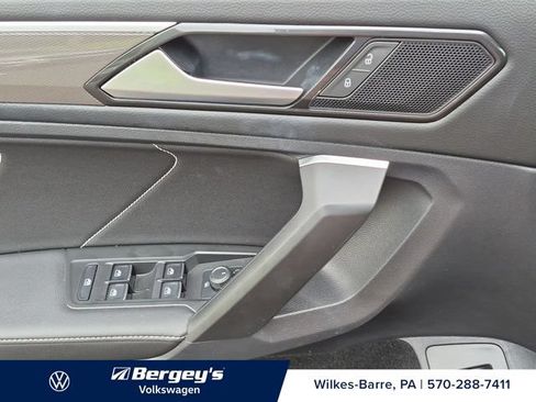 Certified 2022 Volkswagen Tiguan SE R-Line AWD/4WD image 15