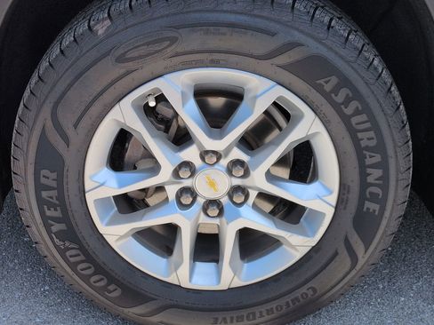 Used 2019 Chevrolet Traverse LT FWD image 11