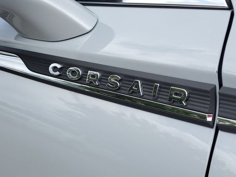 Used 2025 Lincoln Corsair AWD w/ Equipment Group 101A image 6