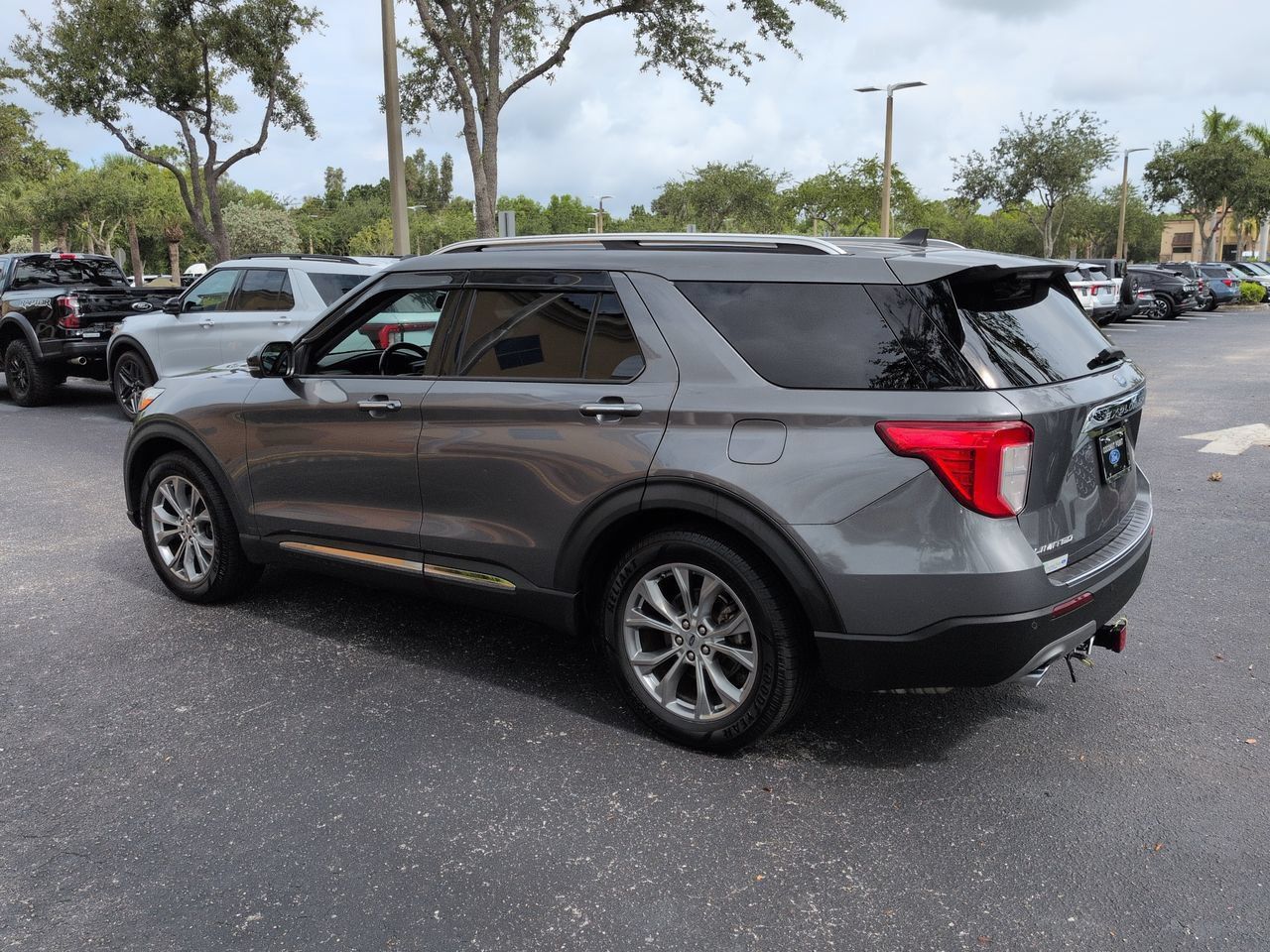 Used 2021 Ford Explorer Limited w/ Equipment Group 301A RWD image 6