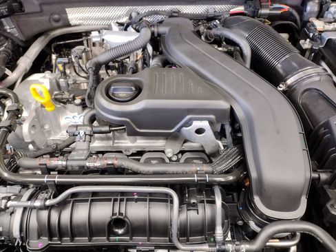 New 2025 Volkswagen Taos SEL image 6