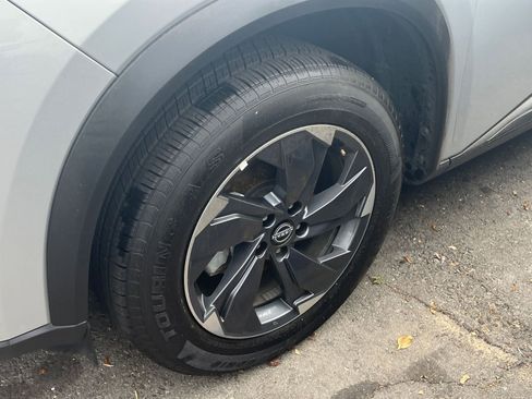 Used 2025 Nissan Rogue SV FWD image 32