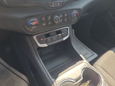 Used 2024 GMC Terrain SLE w/ Driver Convenience Package FWD image 31