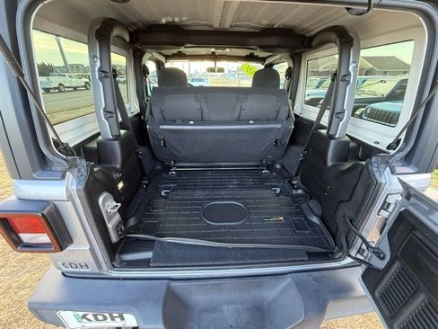 Used 2021 Jeep Wrangler Sport S image 14