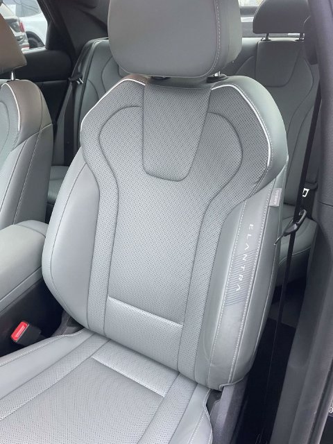 Used 2025 Hyundai Elantra Limited FWD image 19