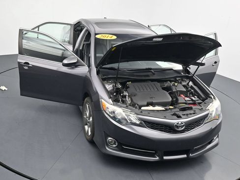 Used 2014 Toyota Camry SE w/ Leather Package FWD image 39