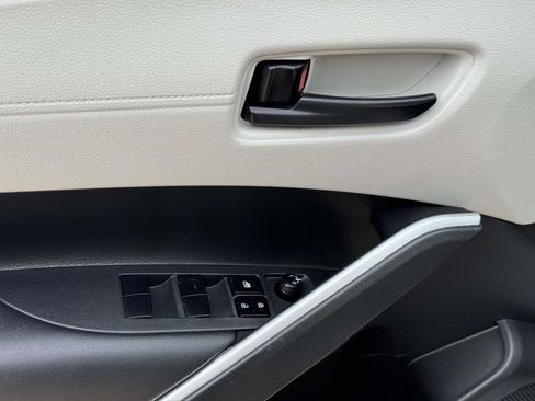 Used 2024 Toyota Corolla Cross L FWD image 19