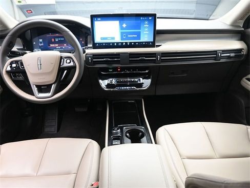 Used 2024 Lincoln Corsair FWD image 9