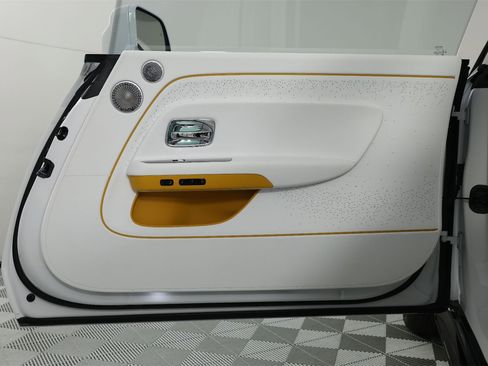 New 2025 Rolls-Royce Spectre Black Badge image 23