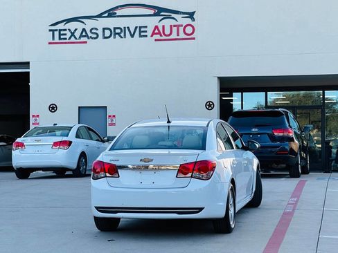 Used 2011 Chevrolet Cruze LT w/ RS Package image 9