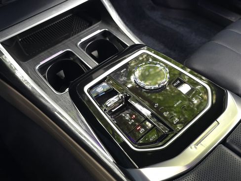 Used 2024 BMW i7 eDrive50 w/ Executive Package RWD image 78