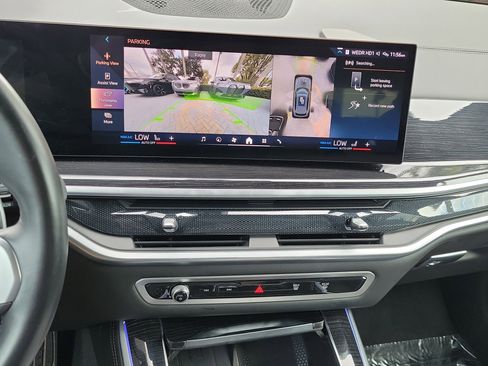 Used 2024 BMW X5 xDrive40i w/ M Sport Package AWD/4WD image 25
