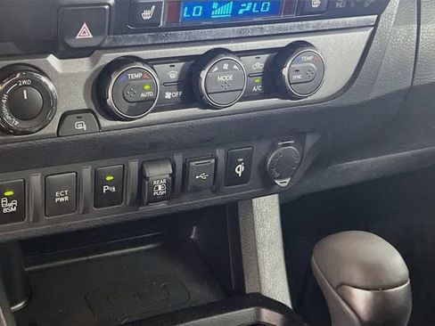 Used 2020 Toyota Tacoma TRD Sport w/ Technology Package AWD/4WD image 13