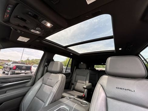 Used 2021 GMC Yukon Denali w/ Denali Premium Package AWD/4WD image 43
