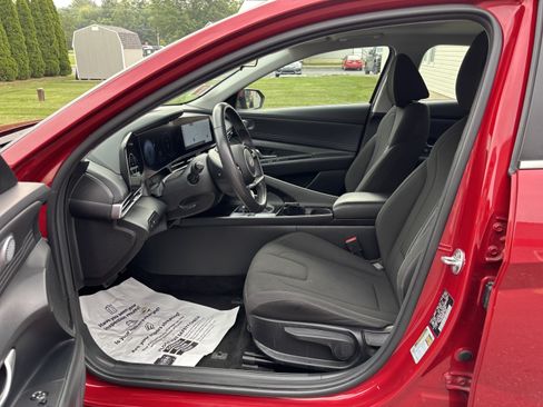 Used 2025 Hyundai Elantra SEL FWD image 13