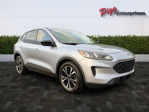 Used 2022 Ford Escape SE w/ SE Sport Appearance Package image 6