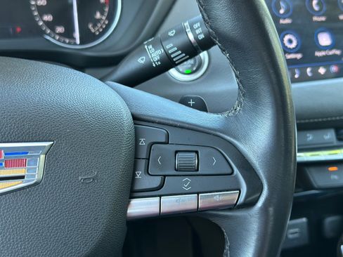 Used 2023 Cadillac XT4 Premium Luxury image 14