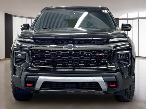 Used 2025 Chevrolet Traverse Z71 w/ Enhanced Driving Package image 2