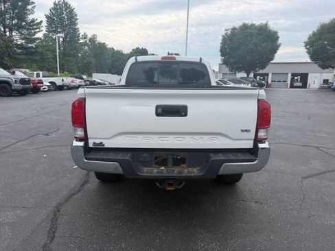 Used 2016 Toyota Tacoma TRD Off-Road w/ Towing Package AWD/4WD image 5