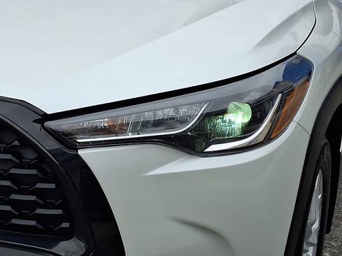 Used 2023 Toyota Corolla Cross LE image 9