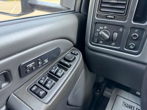 Used 2005 Chevrolet Silverado 2500 LT w/ Heavy-Duty Power Package RWD image 25