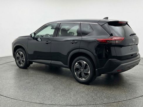 Used 2025 Nissan Rogue SV image 6