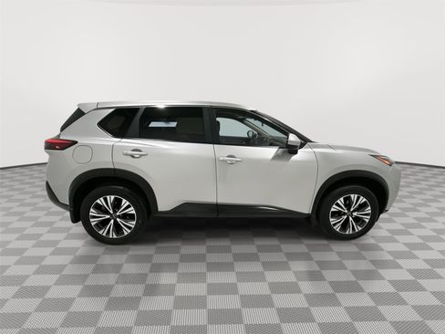 Used 2023 Nissan Rogue SV image 5