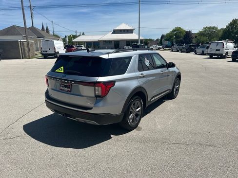 Used 2025 Ford Explorer Active w/ Active Comfort Package AWD/4WD image 7