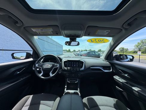 Used 2024 GMC Terrain SLE w/ Driver Convenience Package FWD image 3