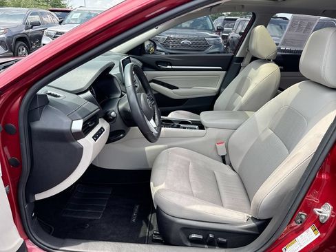 Used 2021 Nissan Altima 2.5 SV w/ SV Premium Package AWD/4WD image 20