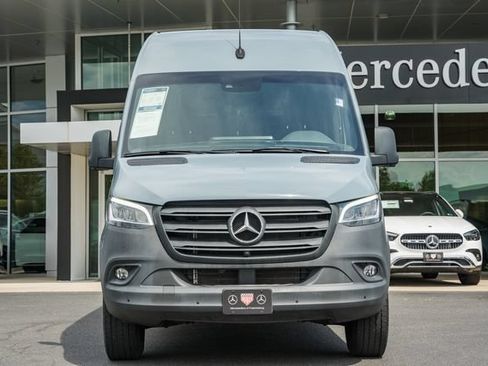 Used 2024 Mercedes-Benz Sprinter 2500 image 2