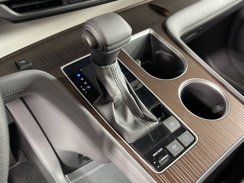 Used 2024 Toyota Sienna LE image 25