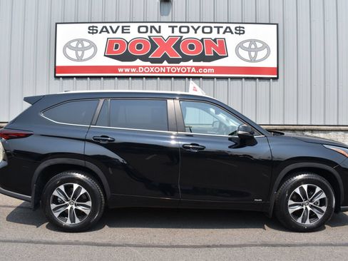 Certified 2026 Toyota Highlander XLE AWD/4WD image 8