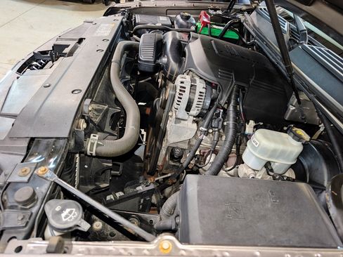Used 2014 Chevrolet Suburban LT AWD/4WD image 57