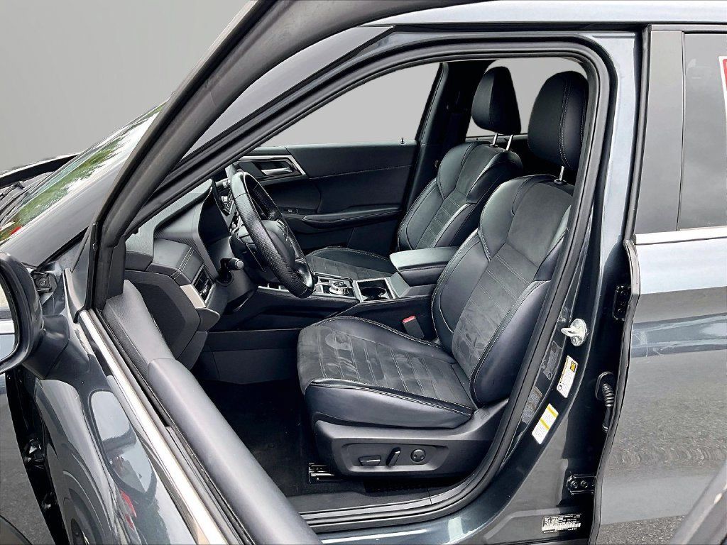 Used 2024 Mitsubishi Outlander SE FWD image 25
