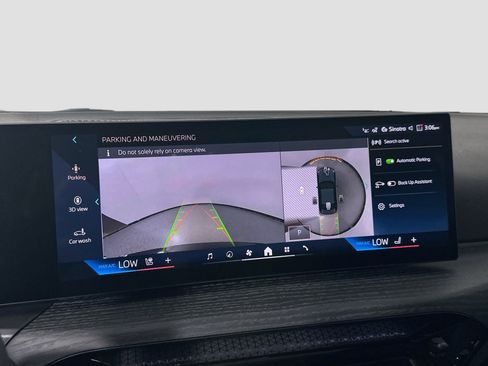 Used 2025 BMW 230i Coupe w/ M Sport Package image 13