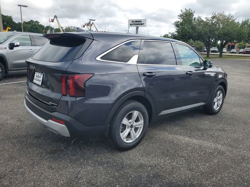 Used 2025 Kia Sorento LX FWD image 4