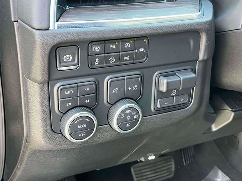 Used 2025 Chevrolet Suburban Z71 w/ Z71 Off-Road Package AWD/4WD image 20