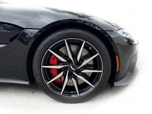 Used 2019 Aston Martin V8 Vantage Coupe image 22